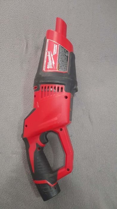 Milwaukee Compact Vacuum m12