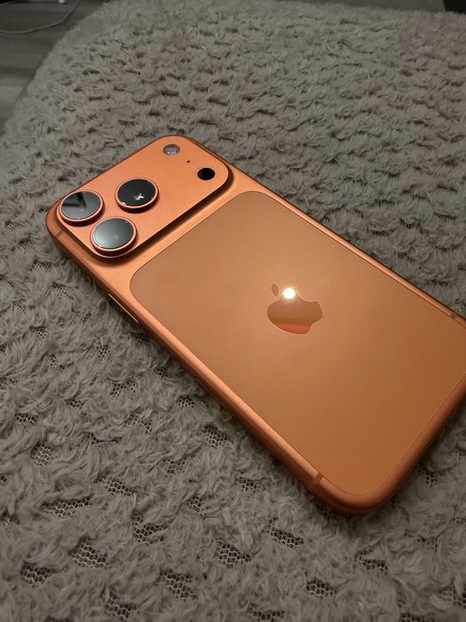 Iphone 17 pro orange