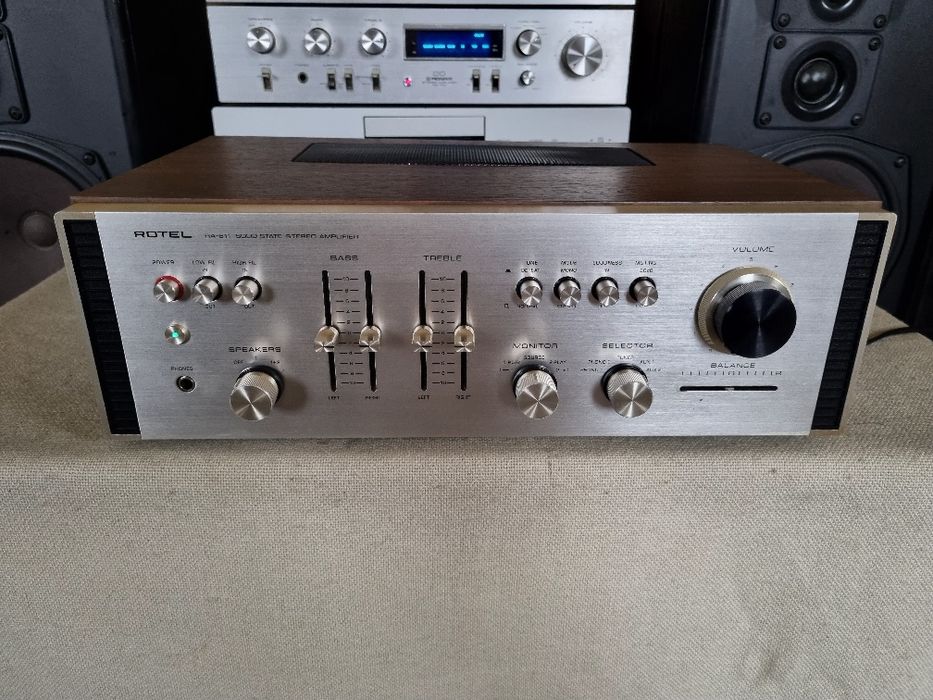 Rotel RA 611. Perfect functional. 30 watts /canal. Impecabil
