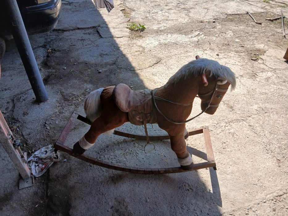 Продам лошадку детскую