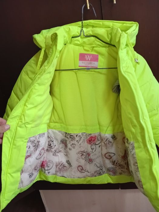 Продам куртки детские