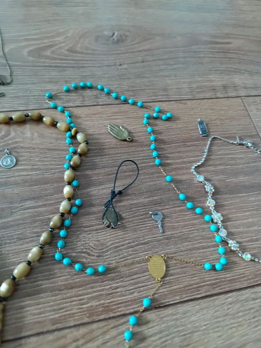 Set bijuterii si gablonturi