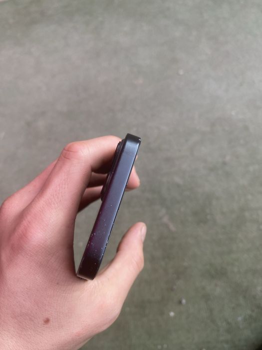 Продам Айфон 13