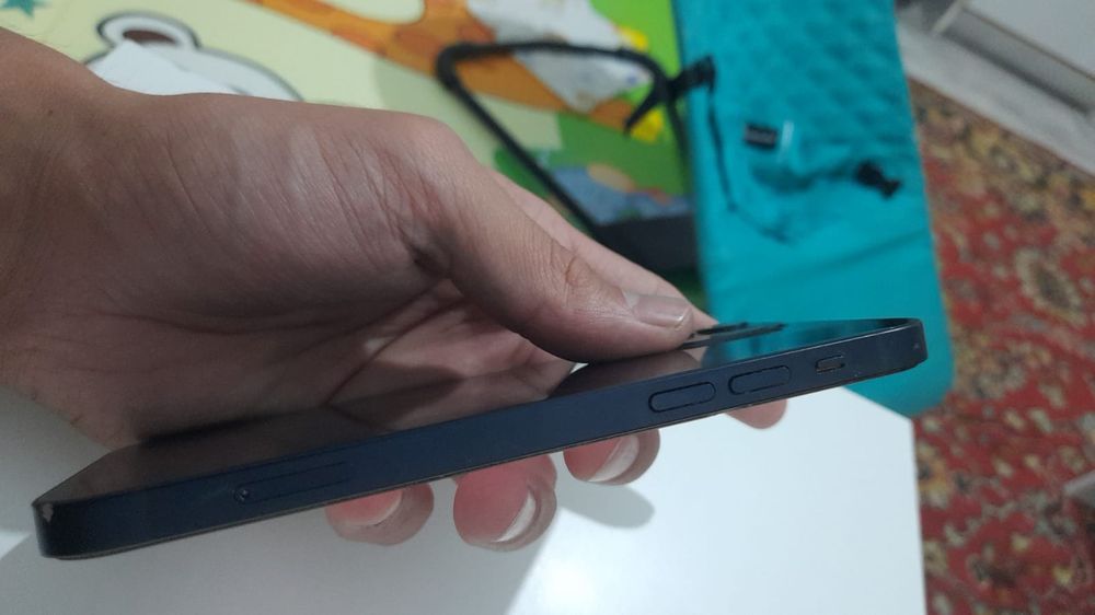 iPhone 12 продаётся