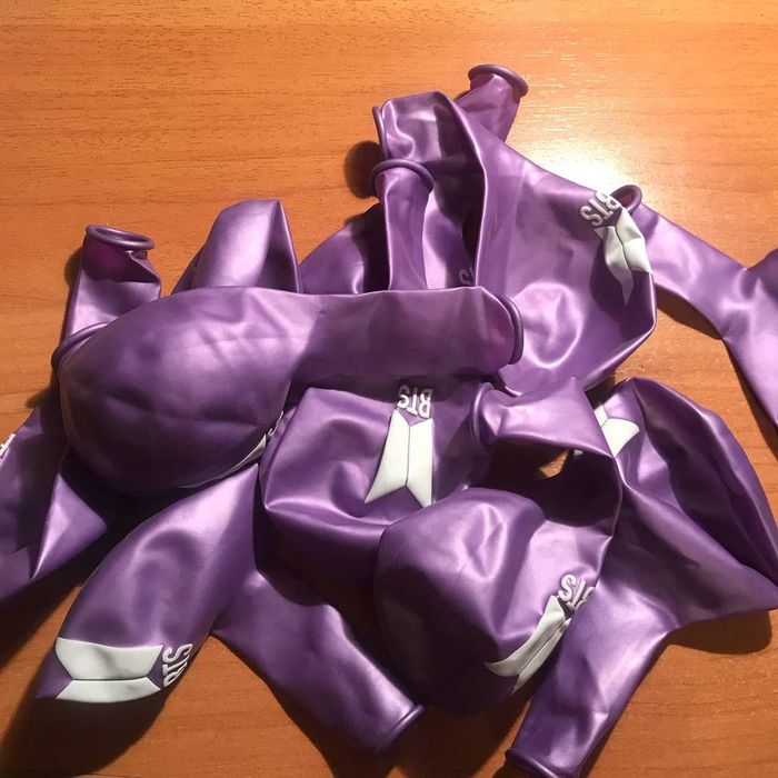 Фиолетовые воздушные шарики с лого BTS