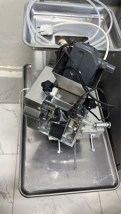 Пельменный аппарат новый.