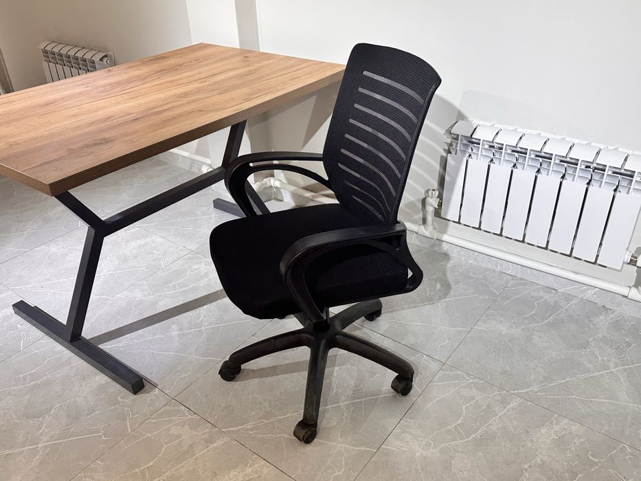 Стол и стулья обеденные рабочий