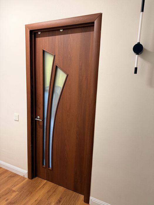 Продам межкомнатные двери в комплекте с коробом и обналичкой