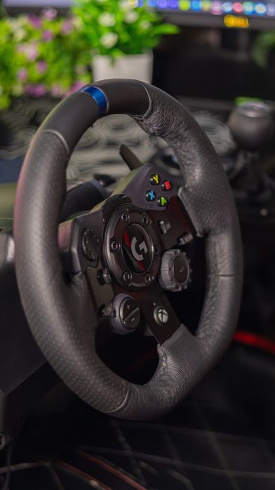 nu este disponibil deja Logitech G923 + Pedale + Schimbător fără cutie