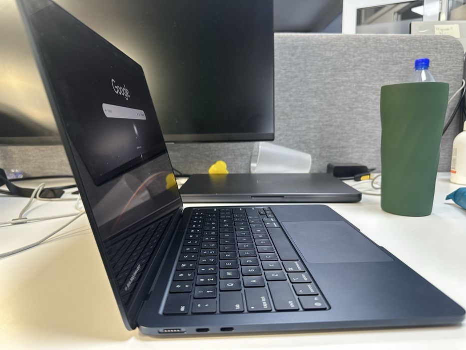 Macbook air [m4 10 ядер], [16gb], [13,6 диагональ]
