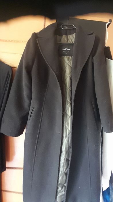Vînd,haina CAȘMIR negru mas.42-44.