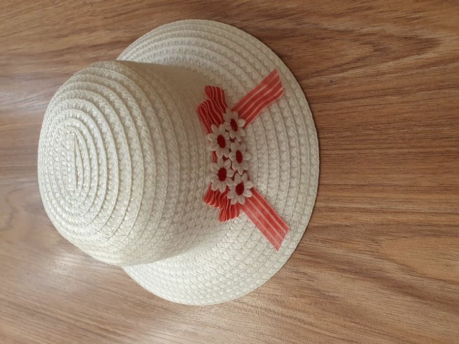 Лот летни шапчици на Mayoral,Okaidi; Benetton и др.