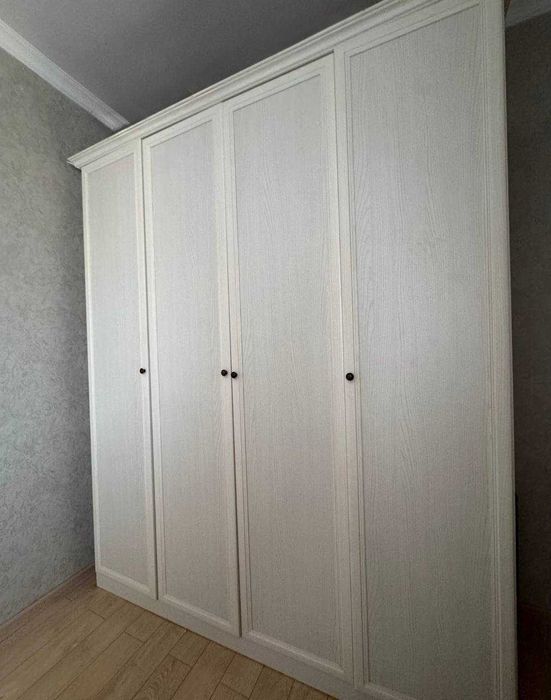 Продам белый шкаф