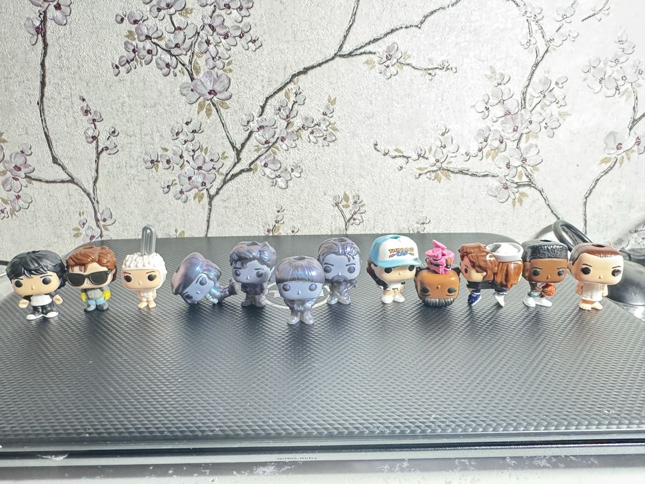 Фигурки очень странные дела