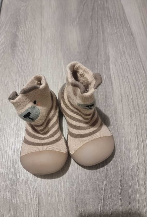 Продавам бебешки обувчици!