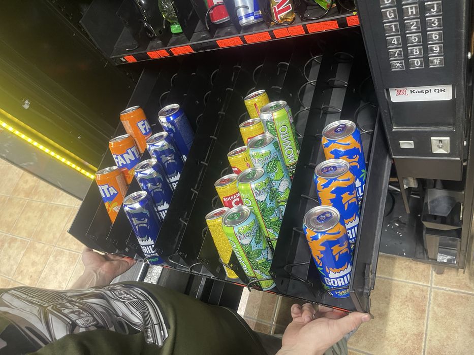 Продам снековый апарат  Caren 167