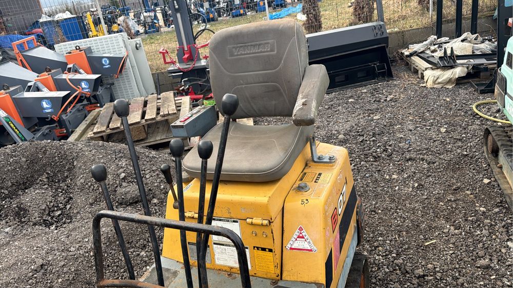 Excavator mic yanmar de 800 kg