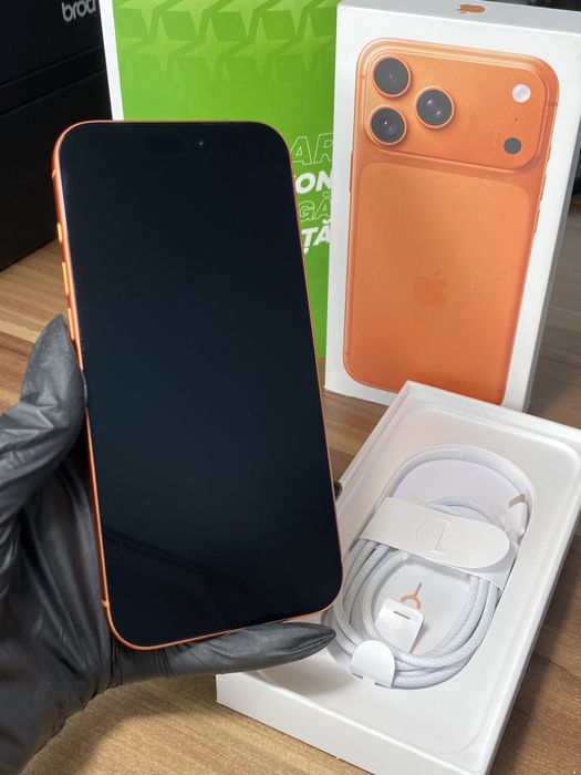 iPhone 17 Pro Max • 256 GB • Cosmic Orange