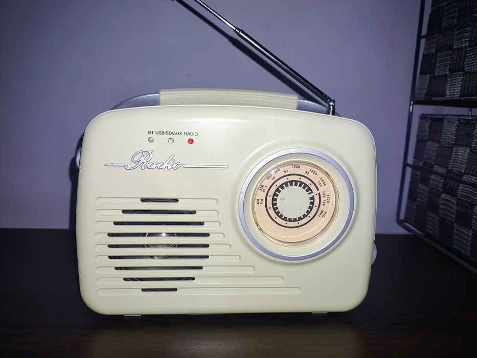 Продавам ретро радио
