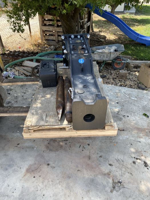 Хидравличен чук Нов!! За багер 460кг.