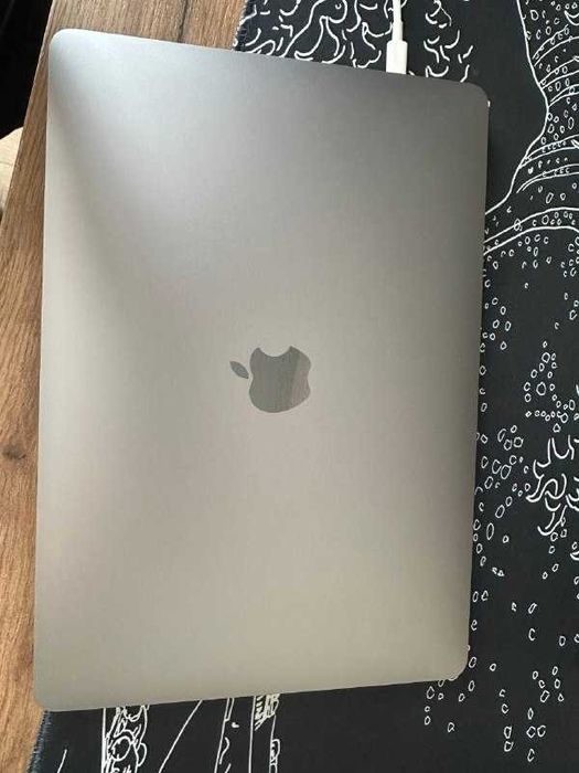 MacBook pro m1 8/256gb