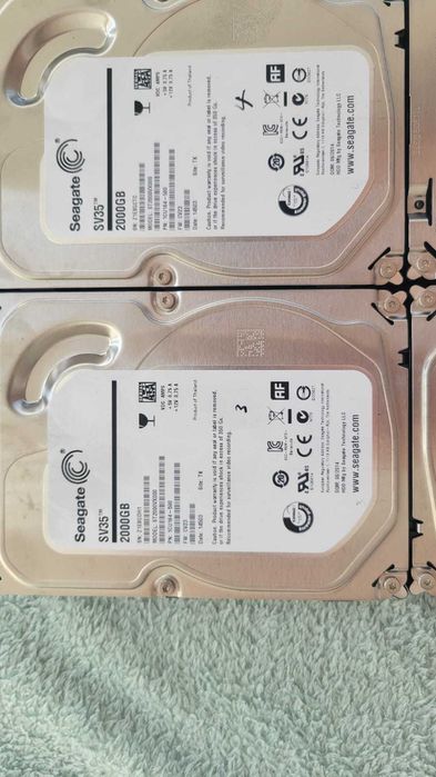 HDD-uri Seagate 2Tb și Western Digital 1Tb, SSD Kingston și memorie RAM