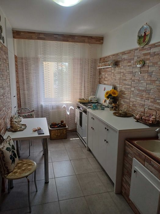 Vand ap 3 camere Robea etajul 1