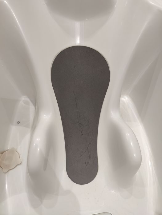 Детская ванночка на устойчивой подставке