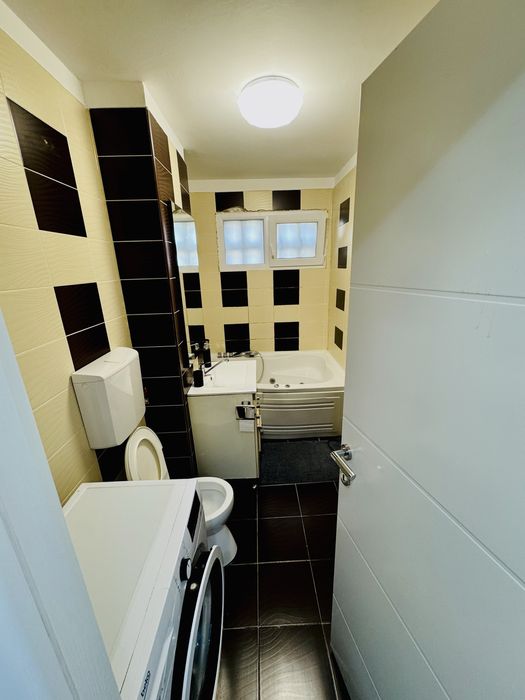 Apartament 3 dormitoare decomandat, 72,5 mp, balcon închis 5 mp + boxă subsol , Cart Manastur