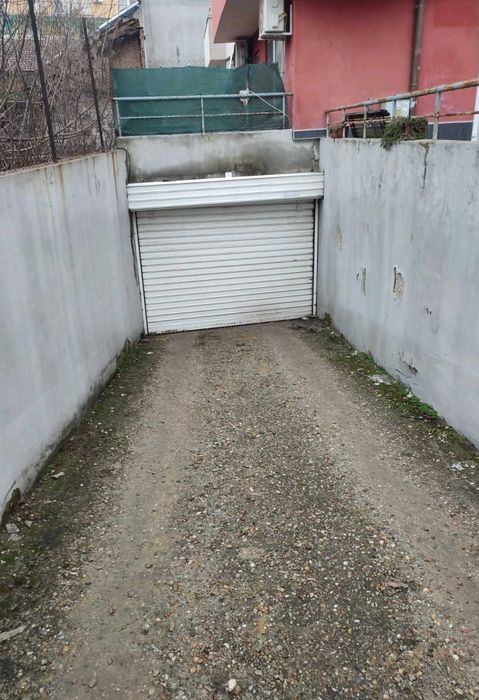 Дава се под наем Гараж / Паркомясто в Русе, Център - 23 кв.м за 24936.45 € - Снимка #2