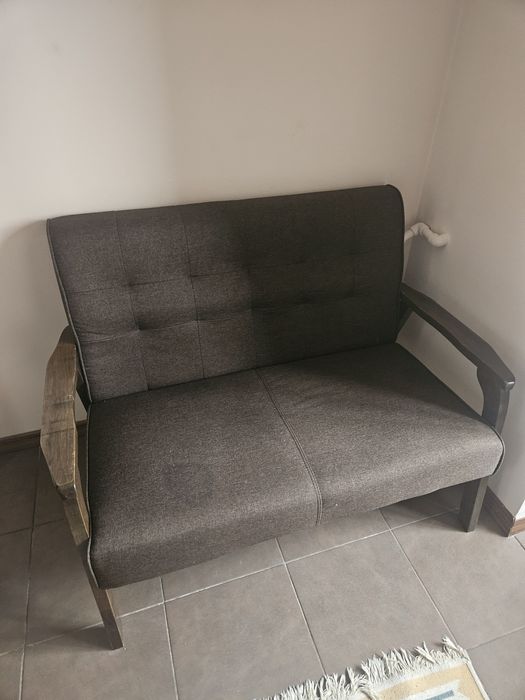 Мини диван коричневого цвета