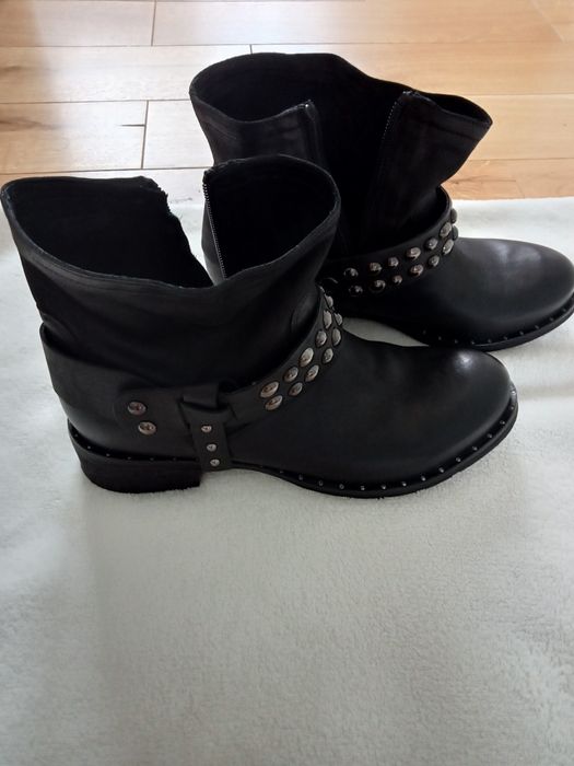 Ghete piele dama,mărimea 39,Alesya made in Italia.