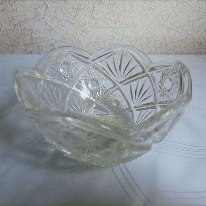 Продам конфетницу и салатницы