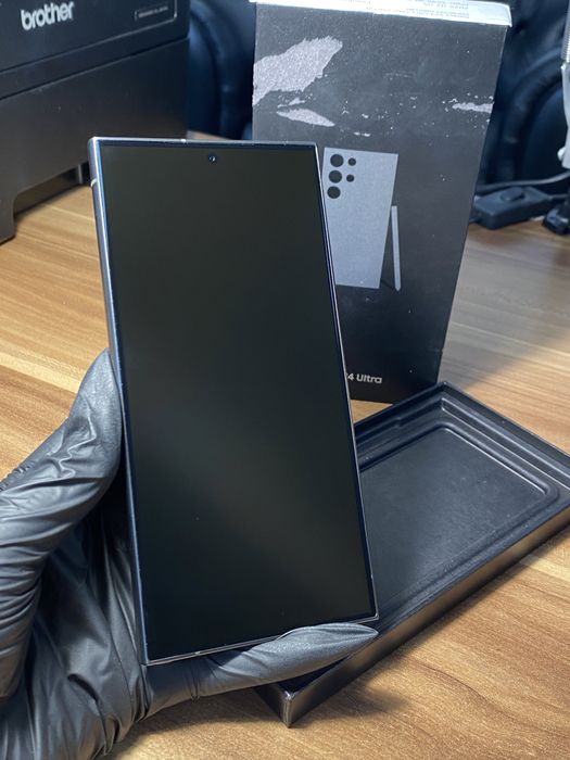 Samsung Galaxy s24 ultra • 256 GB • Titanium Black