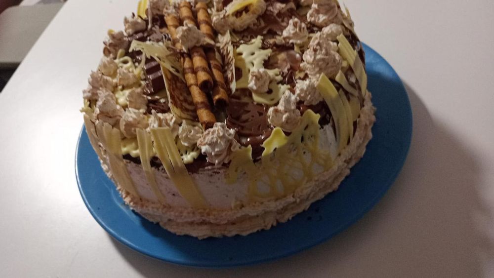 Prăjituri de casă, cozonac, lichiu – la comandă