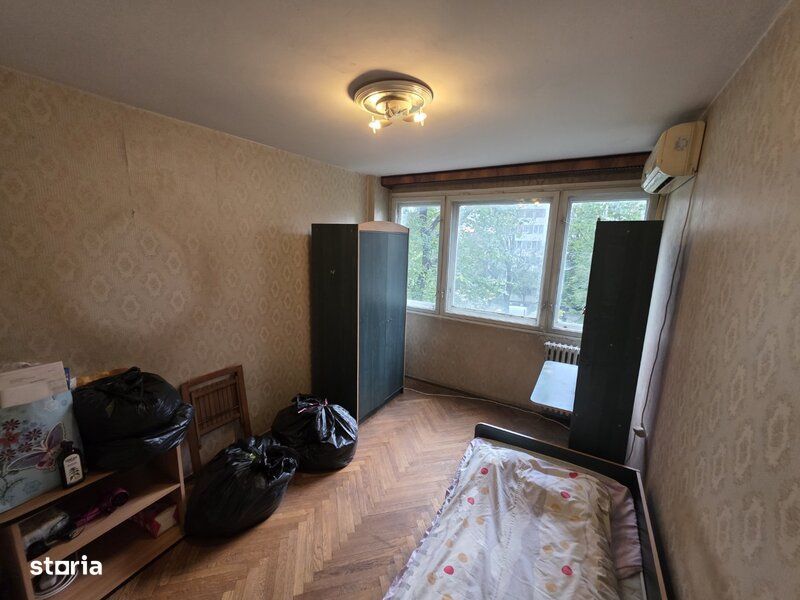 Piata Muncii, 5 minute metrou, chiar pe Basarabia, stradal,
