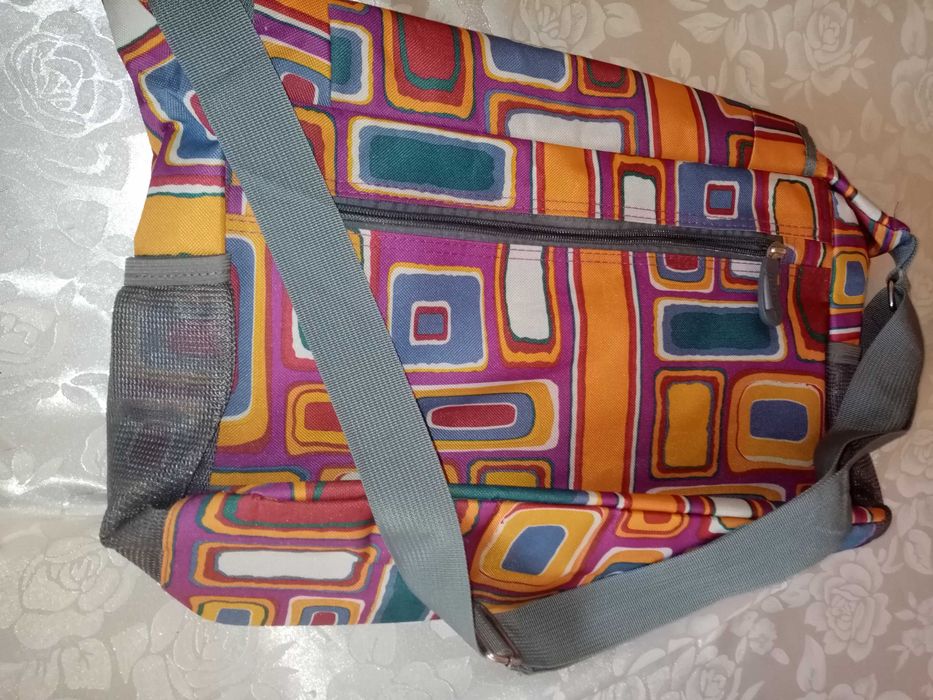 Продавам дамска чанта PERFECT с дълга презрамка