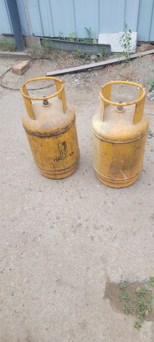 2 газовых балона маленьких