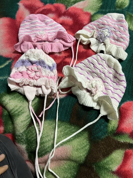 Продам новые детские шапки