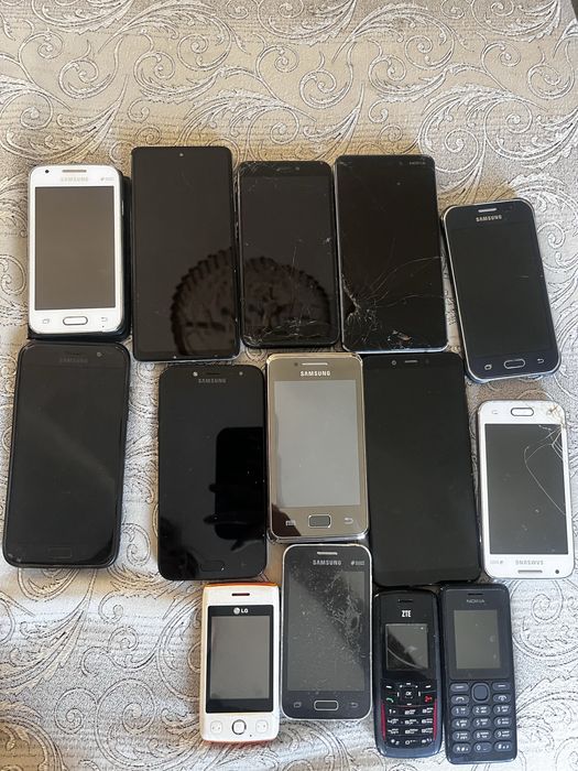 Продаю старые телефоны на запчасти