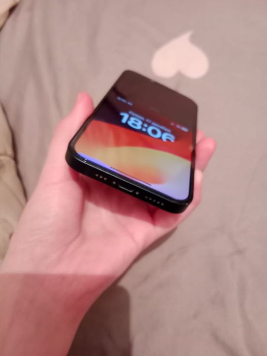 Продам Айфон 14 128гб