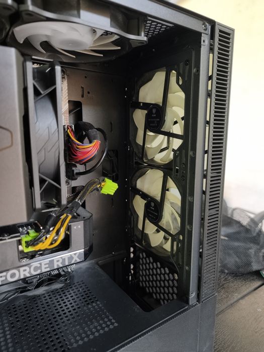 Гейминг компютър Asus Спешно!!!