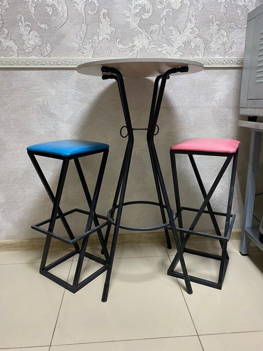 Продам Стол и стулья