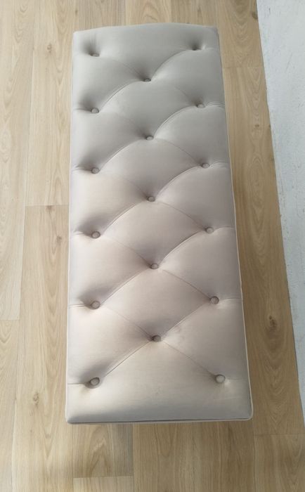 Vând bancheta, bancuta tapițata model cu nasturi