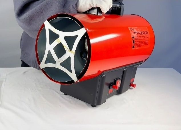 Новая, мощная. Не гаснет.