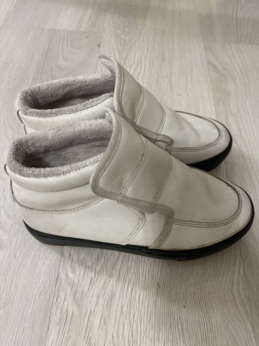 Продам белые сапожки  Весна осень