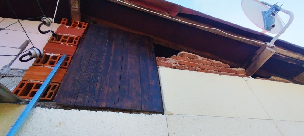 Продава се къща в село Лобош, област Перник