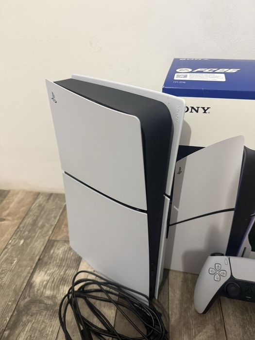 Vand PS5-1tb cu doua manete plus Fc26