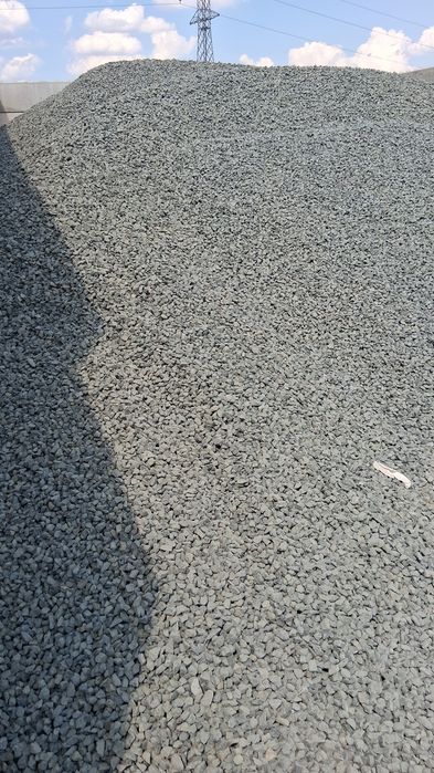 Nisip .balastru piatra concasata