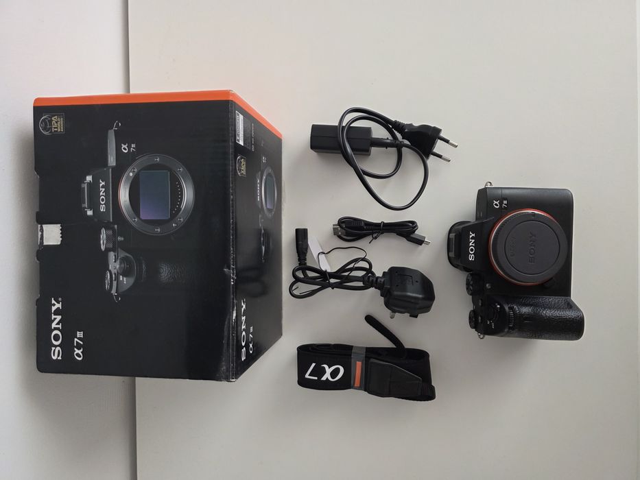 Vând Sony A7 lll impecabil!